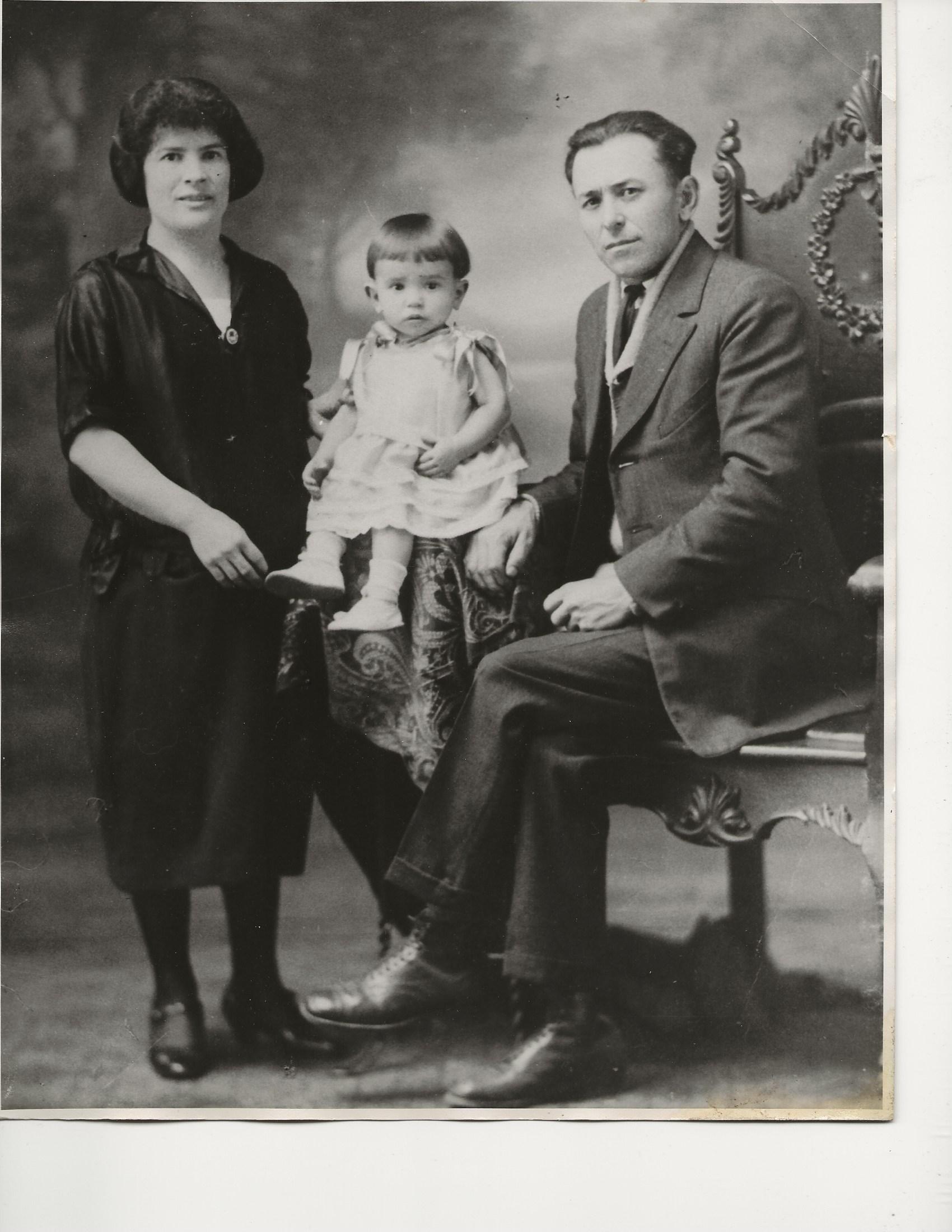 Angelina Botter, Vincenzo Giovanditto & Antoniette Giovanditto, Guelph, Ontario, 1929